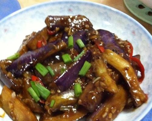 香辣茄子烩的做法（辣味浓郁，口感鲜美，营养丰富）-第1张图片-美味行家