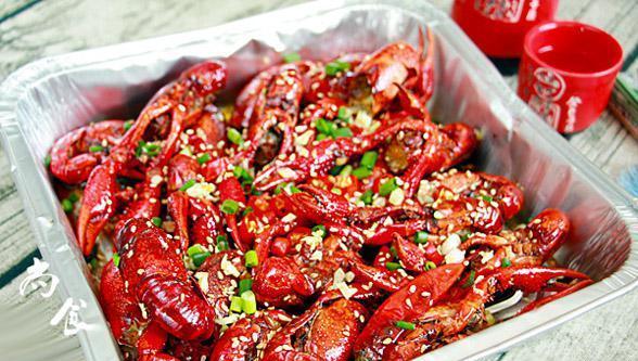 油焖麻辣小龙虾，鲜香口感让你回味无穷（征服你的味蕾，不止是麻辣）-第3张图片-美味行家