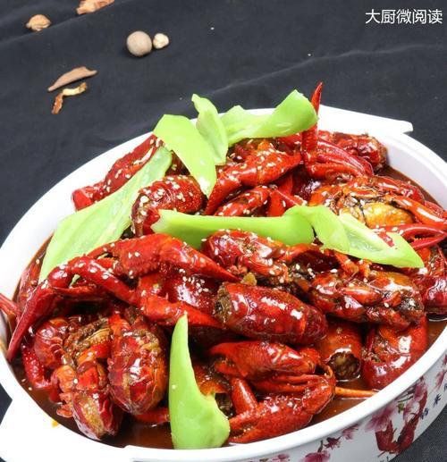 油焖麻辣小龙虾，鲜香口感让你回味无穷（征服你的味蕾，不止是麻辣）-第2张图片-美味行家