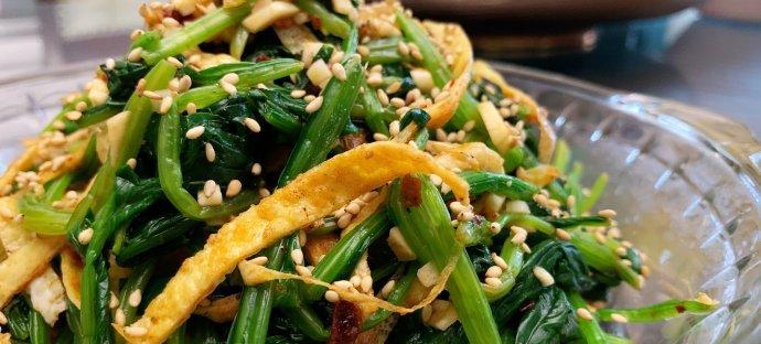 小鱼凉拌菠菜，清爽美味的夏日凉菜！（用小鱼和新鲜菠菜，做一份健康美食！）-第2张图片-美味行家