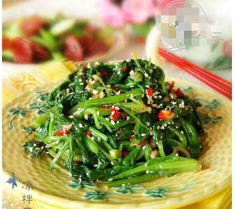 小鱼凉拌菠菜，清爽美味的夏日凉菜！（用小鱼和新鲜菠菜，做一份健康美食！）-第3张图片-美味行家