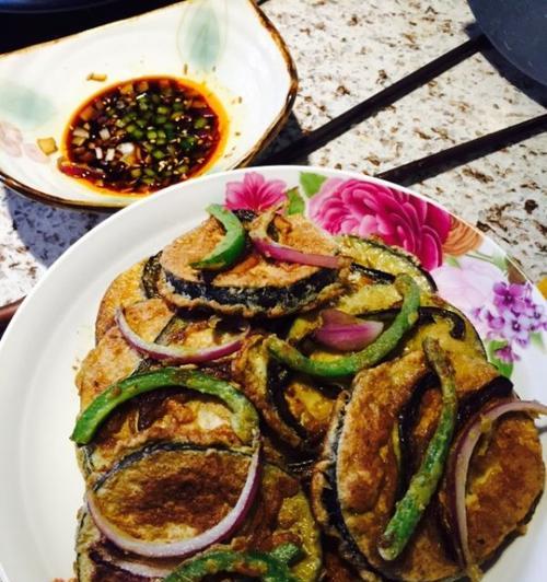 香煎茄饼，手把手教你做（口感香脆，营养丰富的家常菜肴）-第2张图片-美味行家