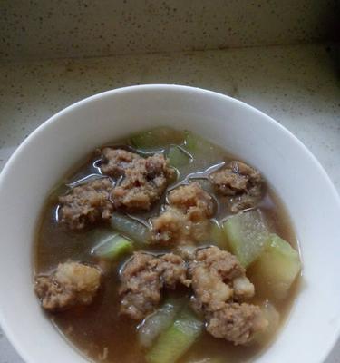 柿子肉圆汤的做法（家庭美食，温暖味蕾）-第3张图片-美味行家