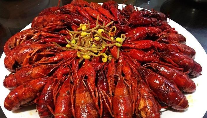 生猛龙虾的制作方法（煮法、调味、配菜全解析）-第1张图片-美味行家