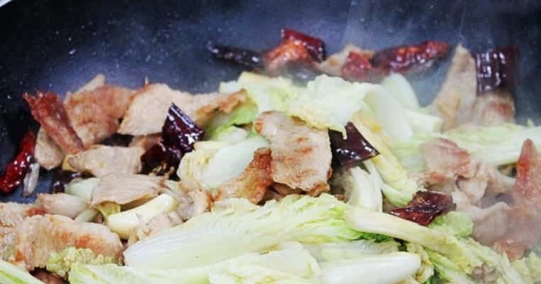 筒子骨煲娃娃菜，营养美味又健康（家常美食，让你吃出幸福感）-第3张图片-美味行家