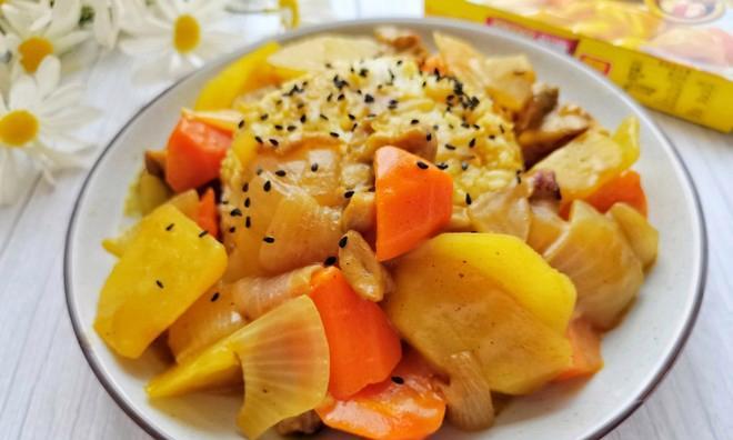家庭美食，沙锅煲土豆块咖喱鸡汤（健康美味，简单易做，土豆咖喱煲鸡汤佳肴）-第2张图片-美味行家