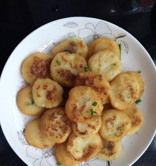 健康美味的土豆肉饼制作指南（如何以简单方法烹制美味的土豆肉饼）-第3张图片-美味行家