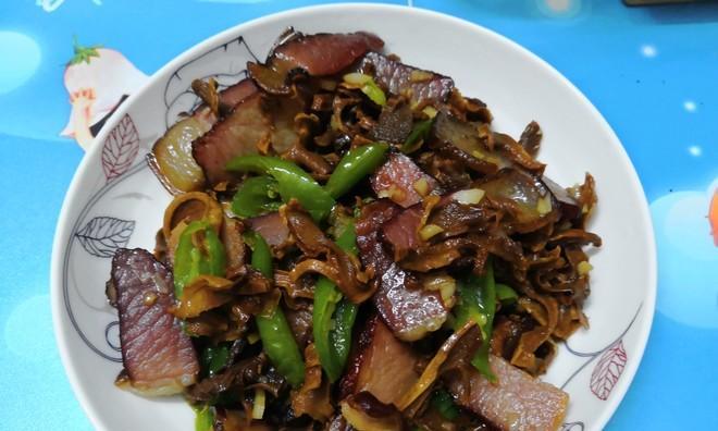 笋尖炒腊肉的美味做法（家常菜谱分享，健康营养又开胃，快来学做吧！）-第2张图片-美味行家