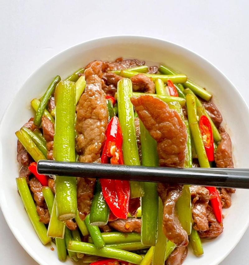 肉末蒜苔粒的家常美味（家庭厨房里的经典美食）-第3张图片-美味行家