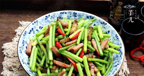 肉末蒜苔粒的家常美味（家庭厨房里的经典美食）-第2张图片-美味行家