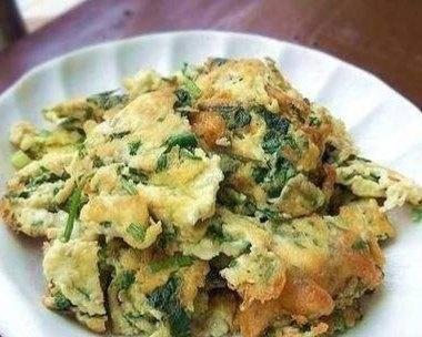 香菜鹅蛋饼，好吃不贵的早餐选择（做出口感酥脆、香气扑鼻的香菜鹅蛋饼，享受美味早餐时光）-第1张图片-美味行家