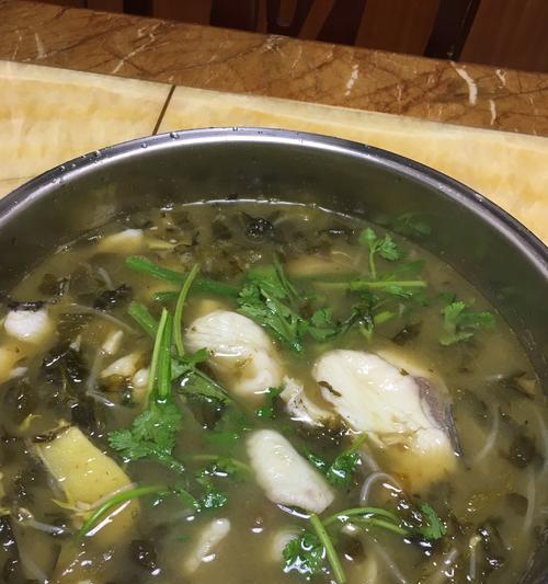 酸菜煮鱼的美味做法（传统家常菜）-第1张图片-美味行家