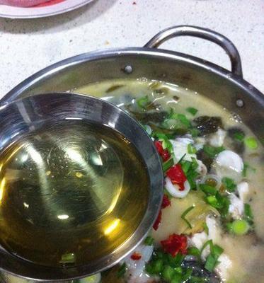 酸菜煮鱼的美味做法（传统家常菜）-第2张图片-美味行家