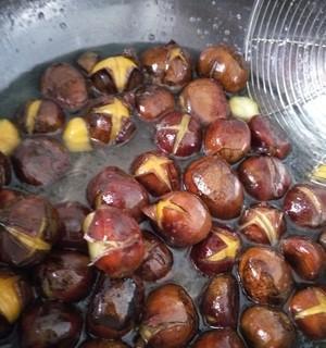 香甜糖栗子的制作方法（以油炒糖栗子，让口感更加醇厚）-第1张图片-美味行家