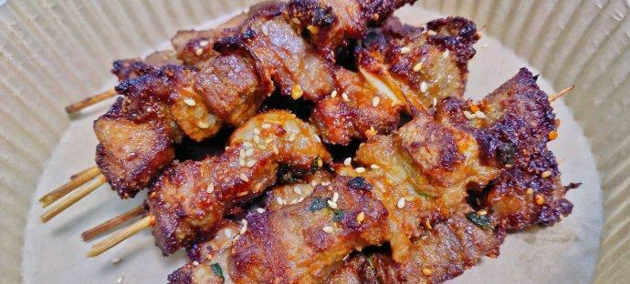 用香烤的方法烤出美味的猪肉串（从选材到烹制，了解如何烤出最好的猪肉串）-第3张图片-美味行家