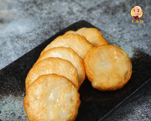 用新鲜海鲜原料，搭配金黄酥皮，带来绝佳口感体验（用新鲜海鲜原料，搭配金黄酥皮，带来绝佳口感体验）-第1张图片-美味行家