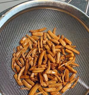 肉酱茶树菇的做法——美味佳肴（以茶树菇为主角，调味料为灵魂的独特菜品）-第1张图片-美味行家