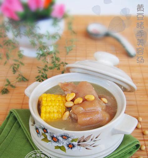 《水蜜桃黄豆猪手汤的做法》-第1张图片-美味行家
