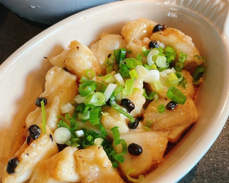 鳕鱼蒸豆腐，清香美味的健康料理（以海鲜和豆腐为主角，营养均衡的佳肴）-第3张图片-美味行家