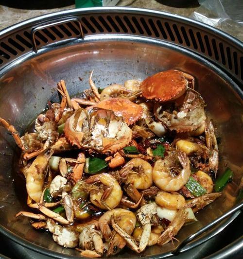 热辣火锅，味蕾狂欢——以香辣虾蟹火锅为例的制作方法（热辣鲜香，快来尝一尝！）-第2张图片-美味行家