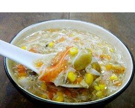 蟹肉玉米汤的做法（用新鲜材料，轻松做出美味蟹肉玉米汤）-第1张图片-美味行家