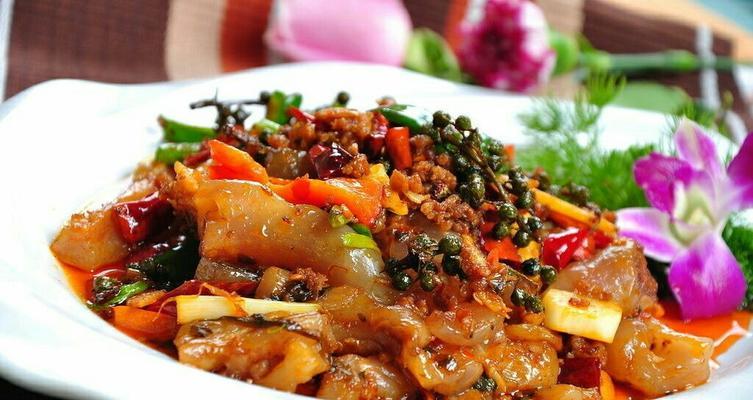 如何做出香辣牛筋（以新鲜食材打造口感绝佳的美食）-第2张图片-美味行家