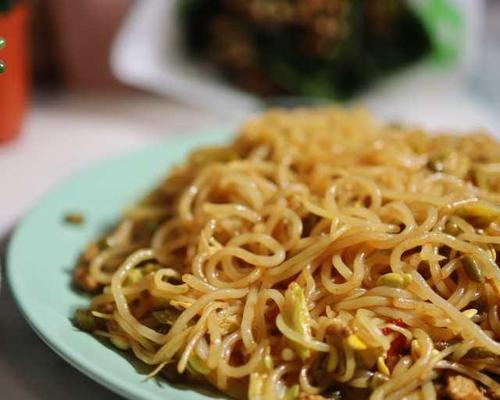 酸豆角米粉的制作方法（让你品尝到正宗广东美食的秘密）-第1张图片-美味行家