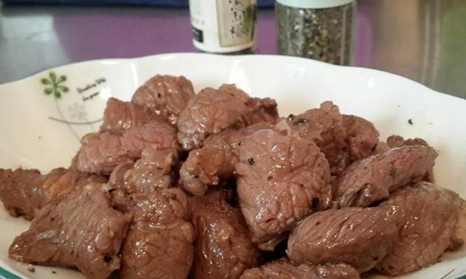教你制作美味酥皮牛肉卷（用轻松简单的步骤，做出口感酥脆、肉香四溢的酥皮牛肉卷。）-第2张图片-美味行家