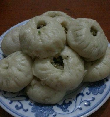 用香菇粉丝猪肉做美味包子（尝试制作自家独特的口感，香菇肉汁满满）-第2张图片-美味行家