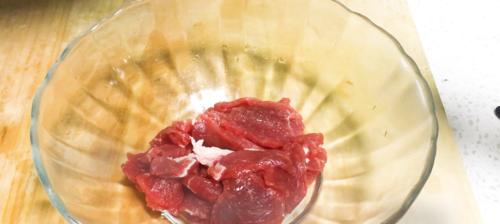 自制火锅牛肉片的做法（口感鲜美，健康营养，轻松自制）-第2张图片-美味行家