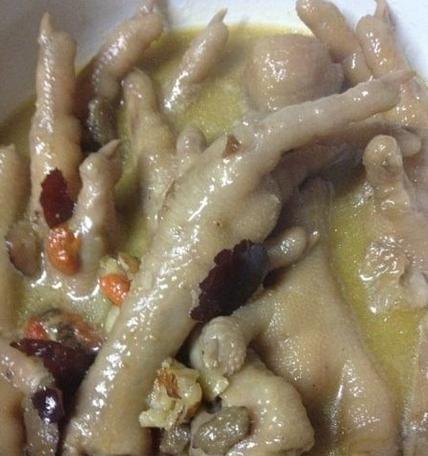 沙姜鸡脚的制作方法（鸡爪油亮、口感香鲜，教你轻松制作）-第2张图片-美味行家
