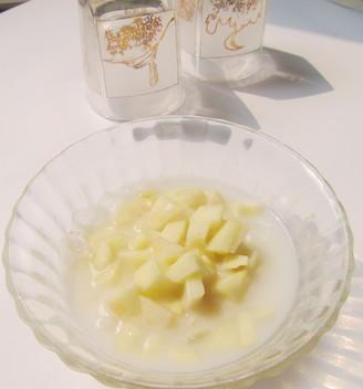 夏日必备，口感顺滑的香蕉牛奶冰沙（夏日必备，口感顺滑的香蕉牛奶冰沙）-第3张图片-美味行家