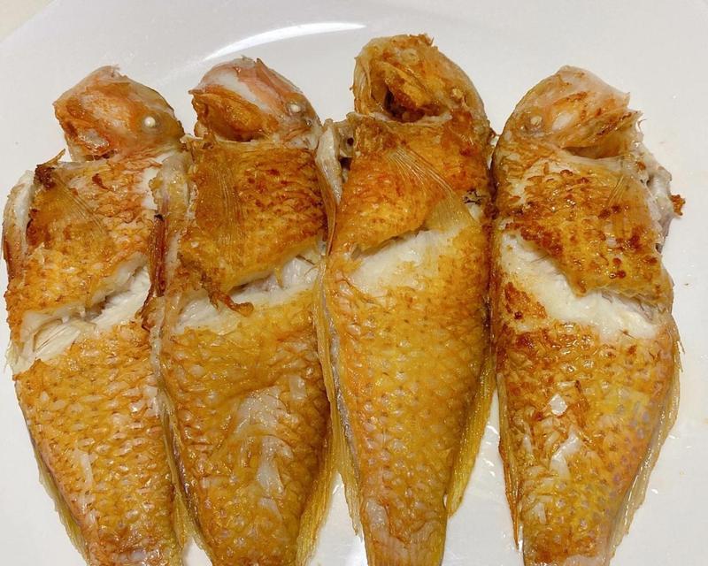 香煎咸海鱼的完美制作方法（超级简单易学，让你在家也能做出饕餮大餐！）-第1张图片-美味行家