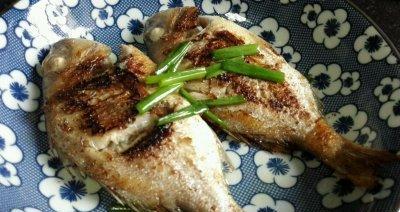 香煎咸海鱼的完美制作方法（超级简单易学，让你在家也能做出饕餮大餐！）-第3张图片-美味行家