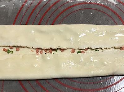 美食DIY——蒜蓉肠花卷的做法（在家也能品尝餐厅级口感，手把手教你制作）-第2张图片-美味行家