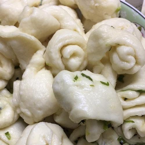 美食DIY——蒜蓉肠花卷的做法（在家也能品尝餐厅级口感，手把手教你制作）-第3张图片-美味行家