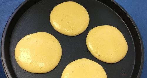 美味可口的玉米牛奶鸡蛋饼（家庭早餐新选择）-第1张图片-美味行家