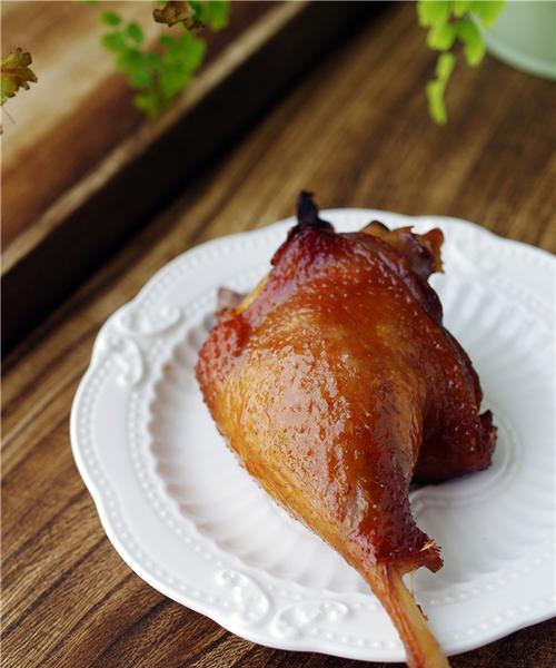 以酸梅酱烤鸭腿——中式美食制作（传统风味与现代元素完美结合）-第3张图片-美味行家