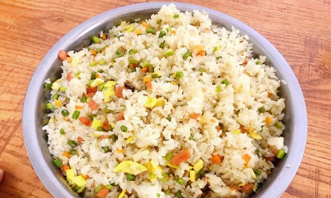 甜瓜虾仁炒饭的制作方法（清爽鲜美，开胃下饭）-第2张图片-美味行家