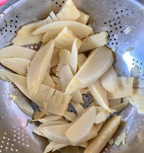 杏鲍菇笋片做法大公开（美味健康的清炒佳肴，杏鲍菇是关键）-第2张图片-美味行家
