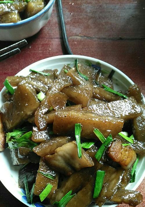 尝试一道口感独特的苕粉肉（用苕粉取代传统食材，轻松做出美味佳肴）-第2张图片-美味行家
