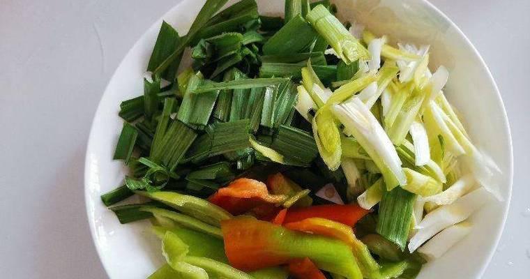 尝试一道口感独特的苕粉肉（用苕粉取代传统食材，轻松做出美味佳肴）-第3张图片-美味行家