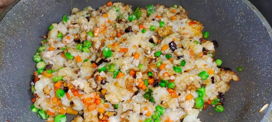 豌豆腊味糯米饭的制作方法（口感独特，营养丰富，传统美食的再创新）-第2张图片-美味行家