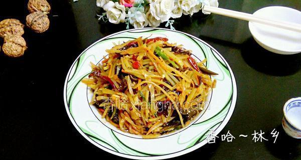 爆锅野山椒炒土豆丝（惊艳味蕾的辣爽组合）-第3张图片-美味行家