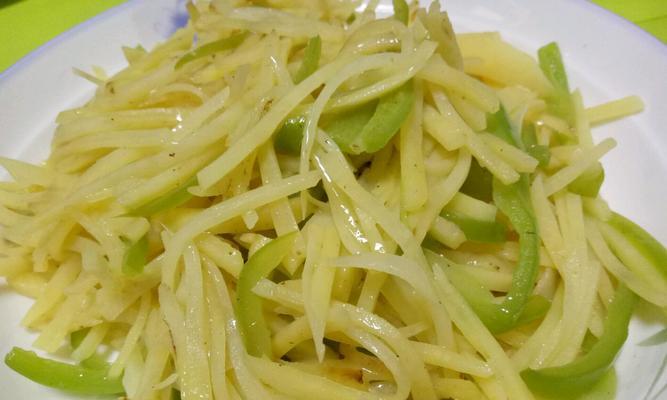 爆锅野山椒炒土豆丝（惊艳味蕾的辣爽组合）-第2张图片-美味行家