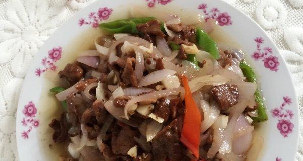 美味可口的洋葱肉片做法（慢慢炒出的香气，美味洋葱肉片）-第3张图片-美味行家