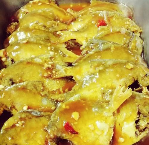 糖醋浇汁鱼的做法（传统美味的家常菜，味道鲜美又营养）-第2张图片-美味行家