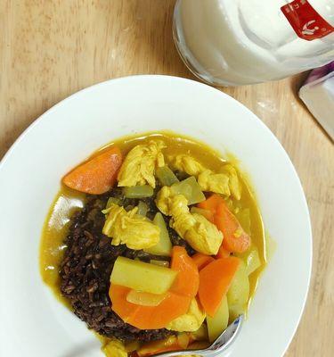 颜值爆表必备减肥餐——咖喱牛肉杂粮饭（健康美食让你瘦身不受罪，丰富口感味觉享受）-第2张图片-美味行家