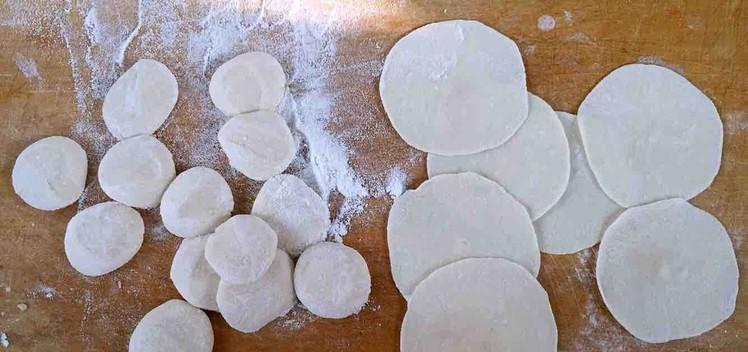 手工制作以太阳花饺子的完美秘诀（让你在家也能轻松制作美味的小吃！）-第3张图片-美味行家