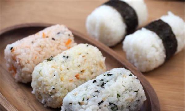 DIY水果寿司饭团，健康又美味！（用水果打造彩虹饭团，趣味十足）-第3张图片-美味行家